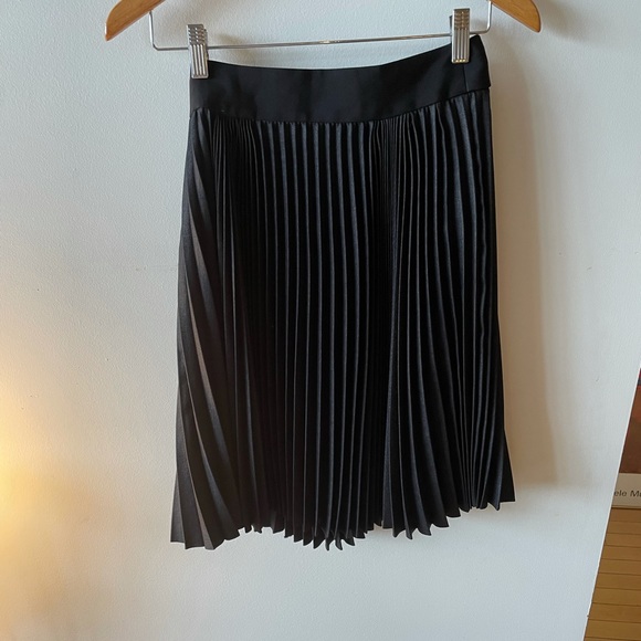 3.1 Philip lim pleated skirt with ring detail - Picture 3 of 3
